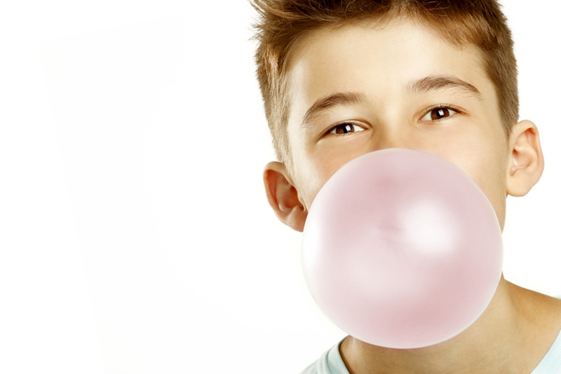 Dentists recommend sugar-free gum for healthy teeth.